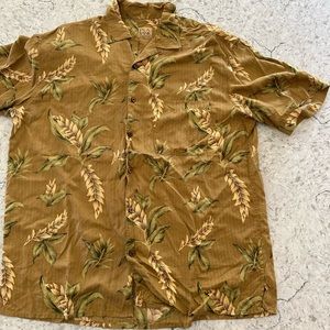Men’s Jos a Bank 100% silk button down Hawaiian shirt. Size large.